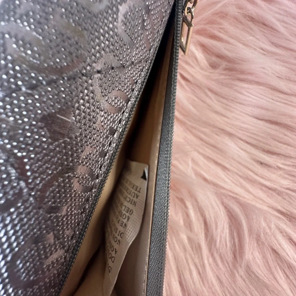GUESS New in box Guess wallet (pewter/Rose Gold Color)